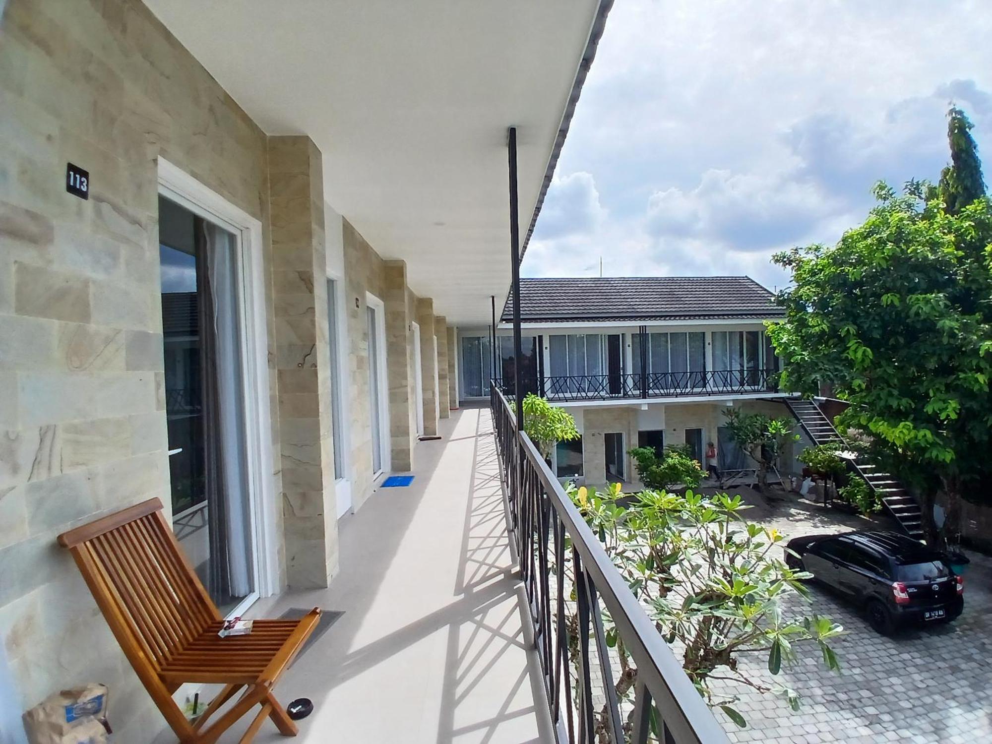 Zavana Rooms & Restaurant Tanjungkarang Exteriér fotografie